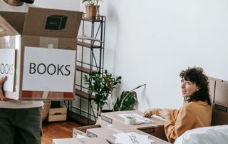 doos-label-books-vrouw